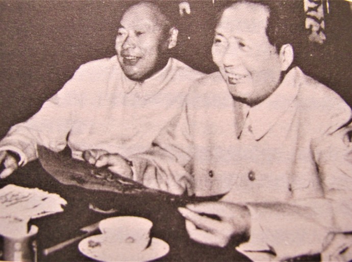 老照片：1958年陈毅与毛泽东在一起