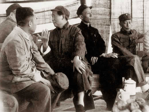 老照片：1944年，毛泽东、刘少奇、朱德、聂荣臻在延安