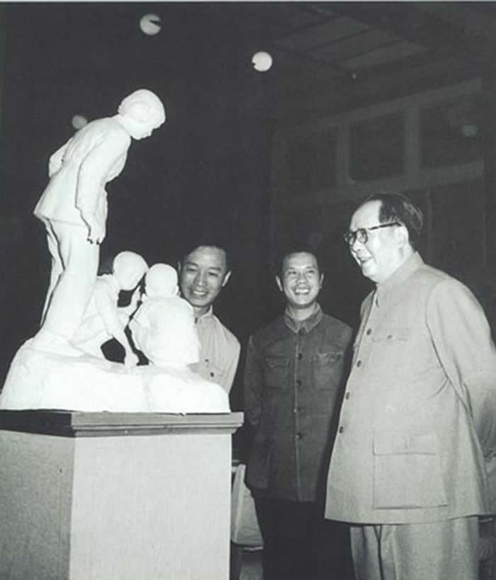 1955年毛泽东参观全国美术展览