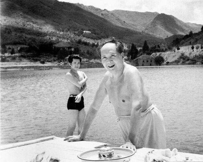 1961年，毛主席去游泳