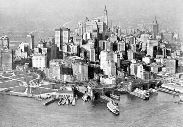 1922年：纽约市鸟瞰图，当时图中最高的建筑是伍尔沃斯大厦。